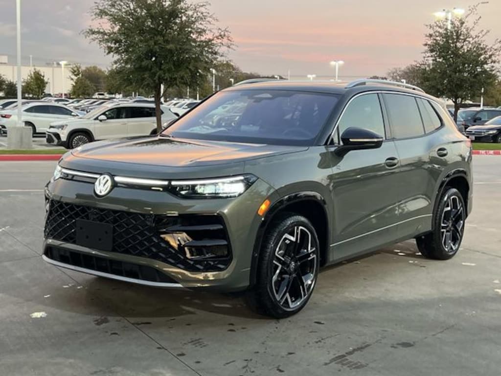 New 2026 Volkswagen Tiguan 2.0T SEL R-Line SUV