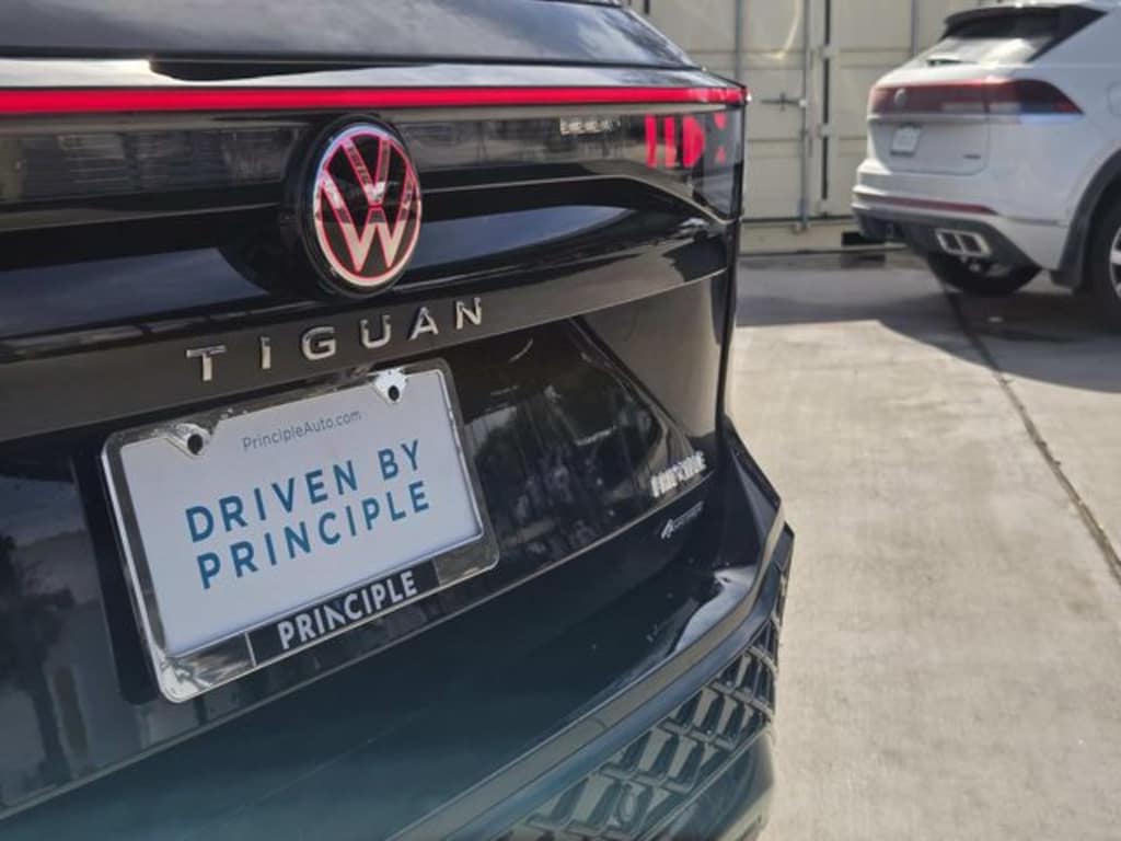 New 2026 Volkswagen Tiguan 2.0T SEL R-Line Turbo SUV