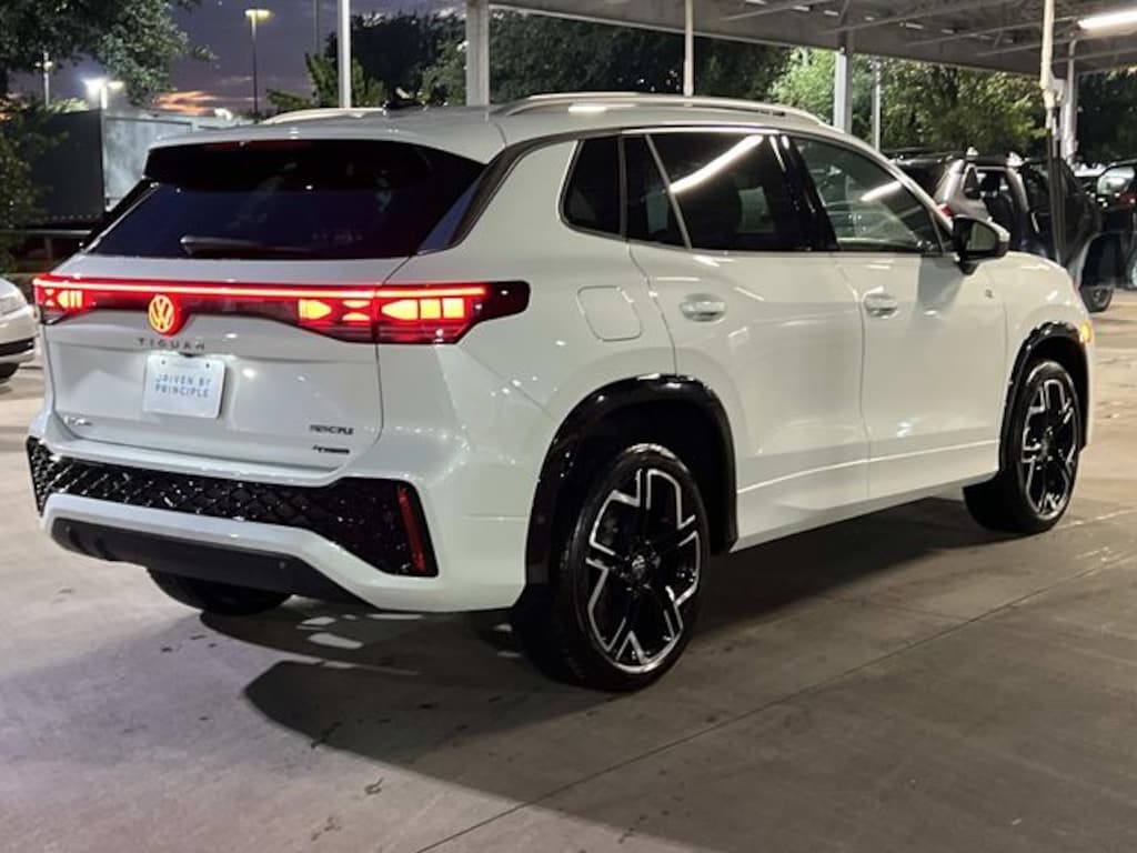 New 2026 Volkswagen Tiguan 2.0T SEL R-Line SUV