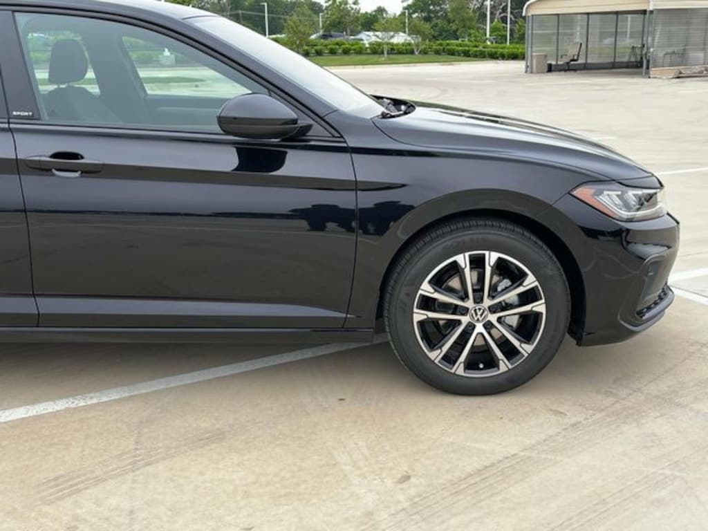 New 2025 Volkswagen Jetta 1.5T Sport Sedan
