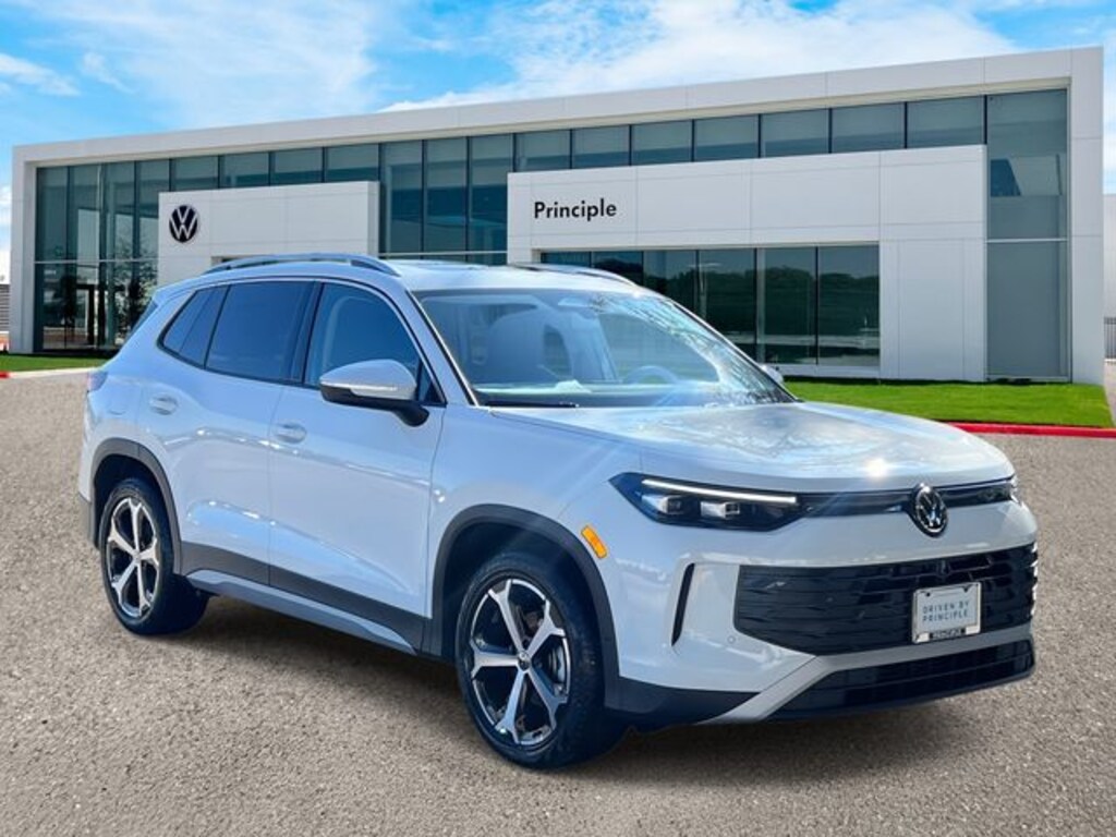 New 2026 Volkswagen Tiguan 2.0T SE SUV