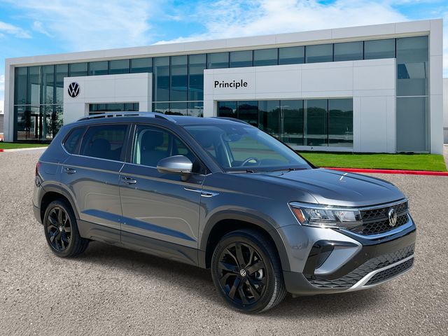 2022 Volkswagen Taos SE photo 2