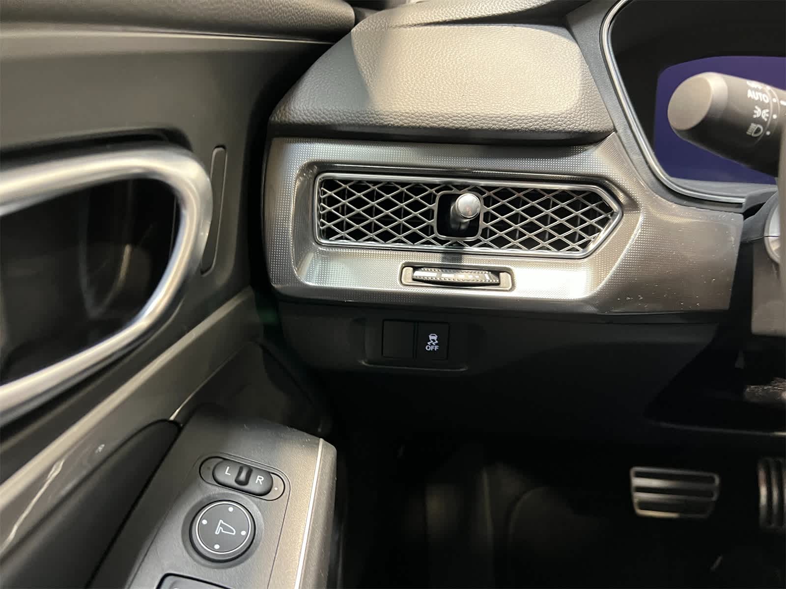 Thumbnail: 2025 Acura Integra - 19