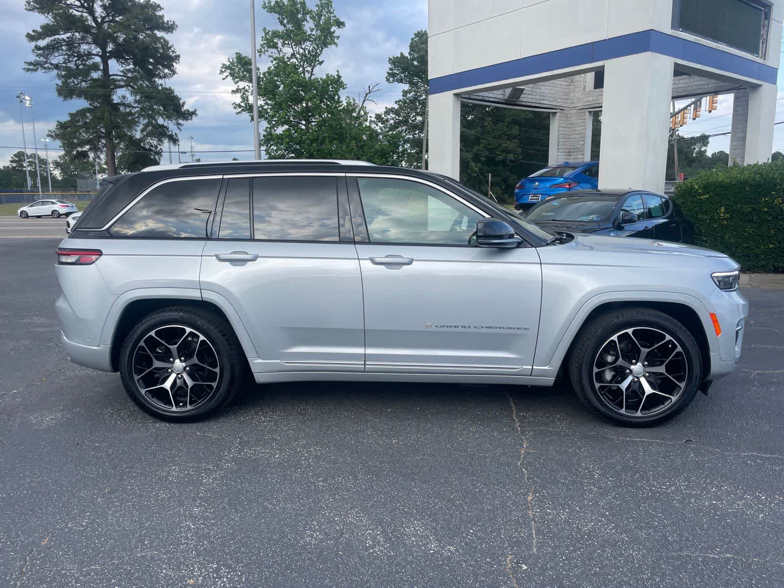 Thumbnail: 2022 Jeep Grand Cherokee - 6