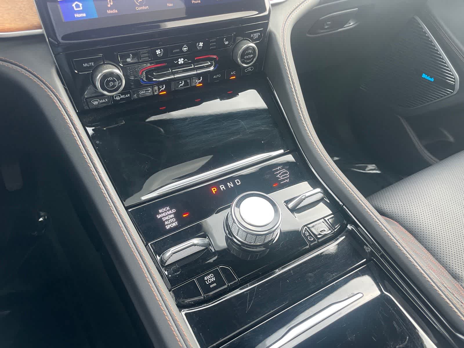 Thumbnail: 2022 Jeep Grand Cherokee - 17
