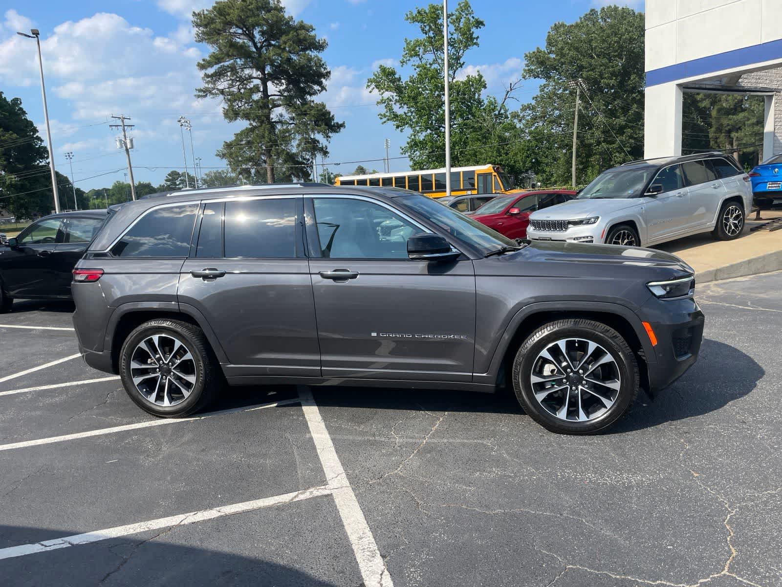 Thumbnail: 2022 Jeep Grand Cherokee - 6