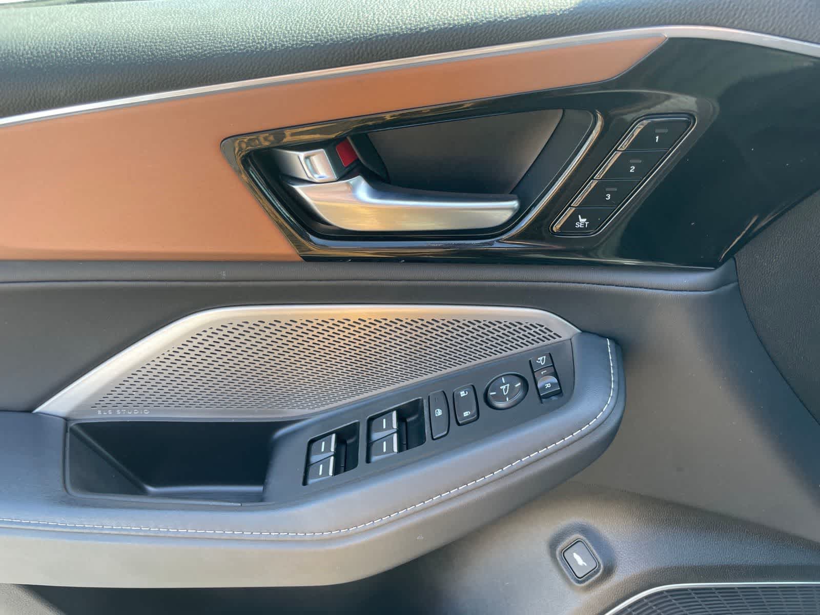 Thumbnail: 2022 Acura MDX - 9