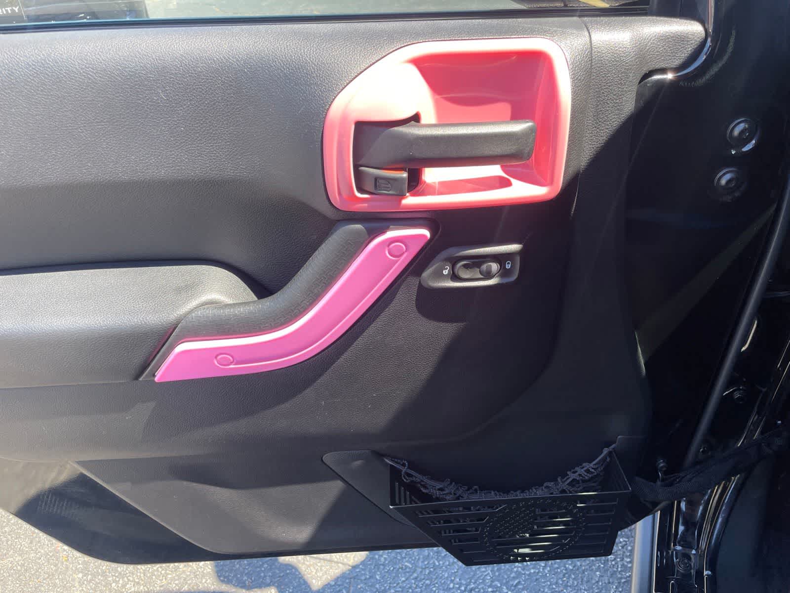 Thumbnail: 2015 Jeep Wrangler - 10