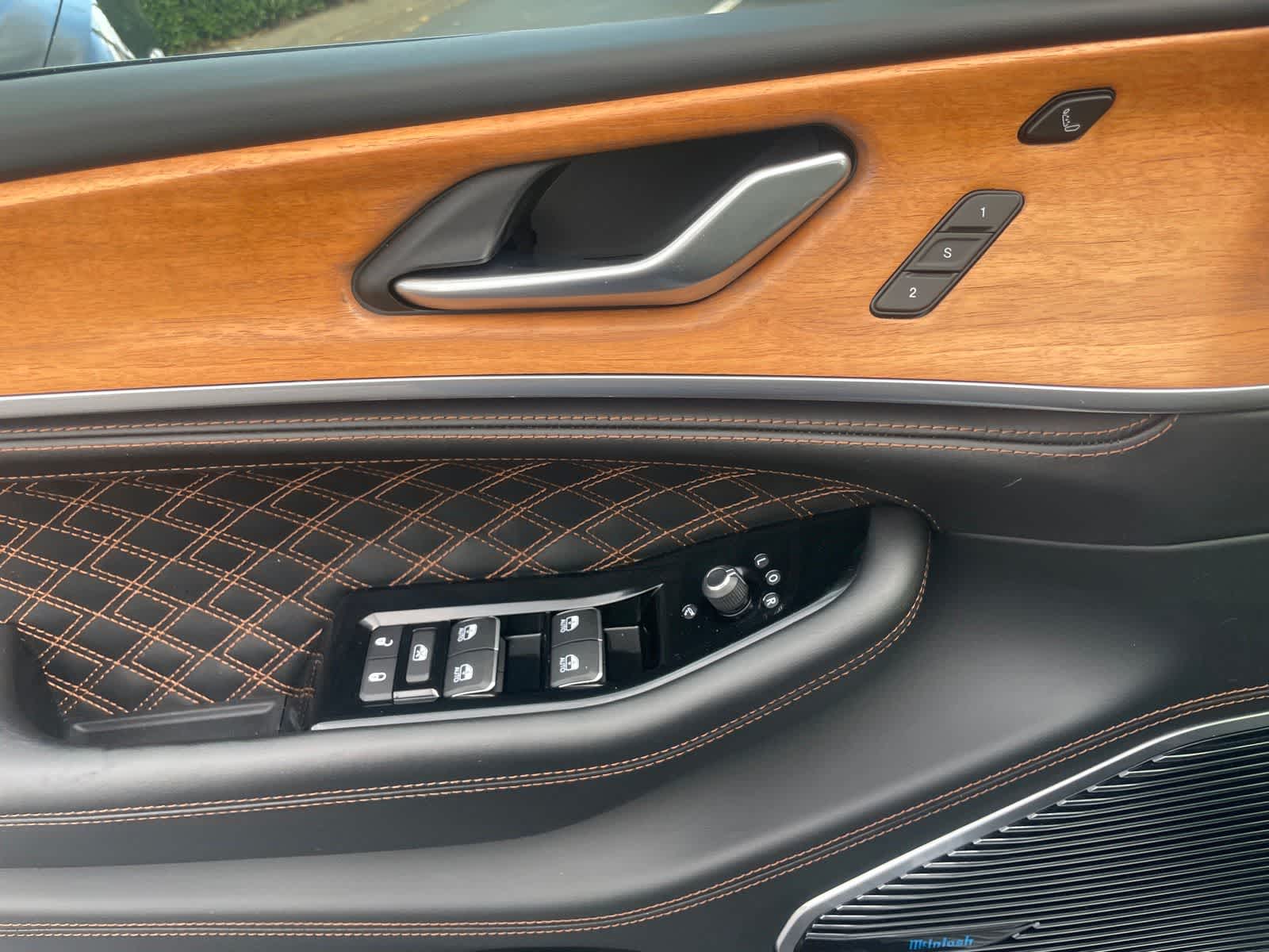 Thumbnail: 2022 Jeep Grand Cherokee - 11
