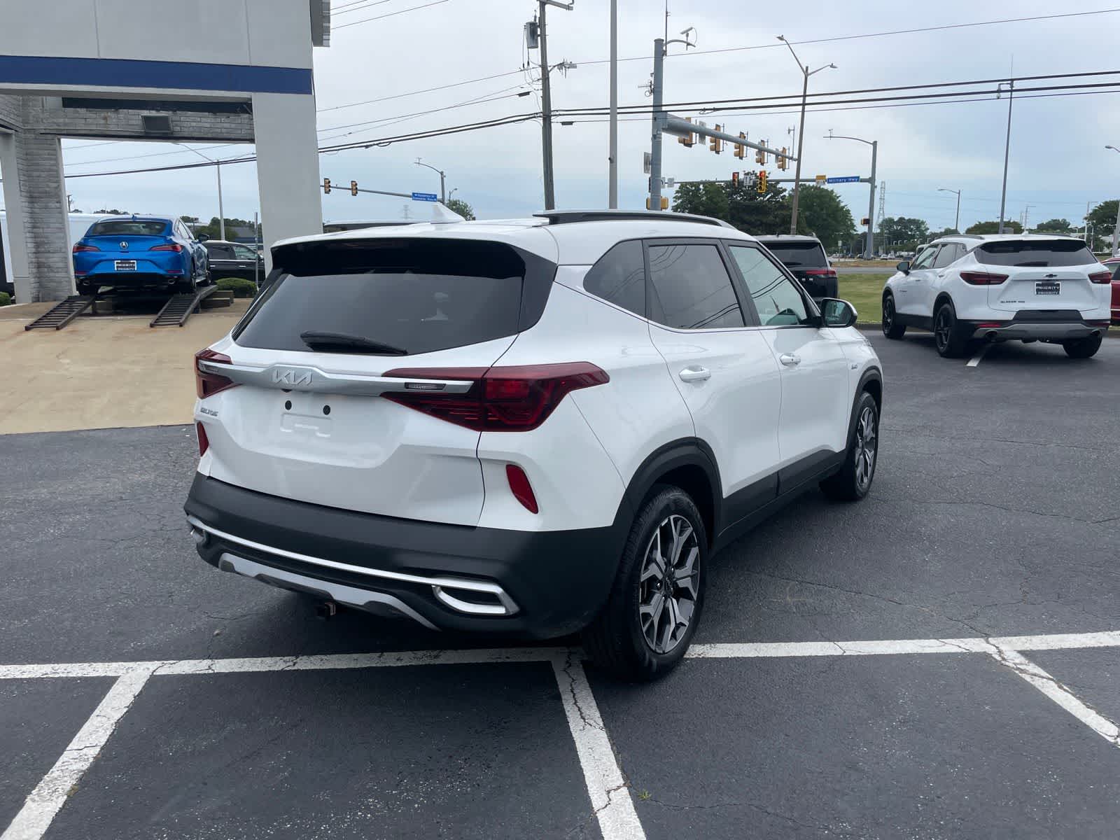 Thumbnail: 2022 Kia Seltos - 4