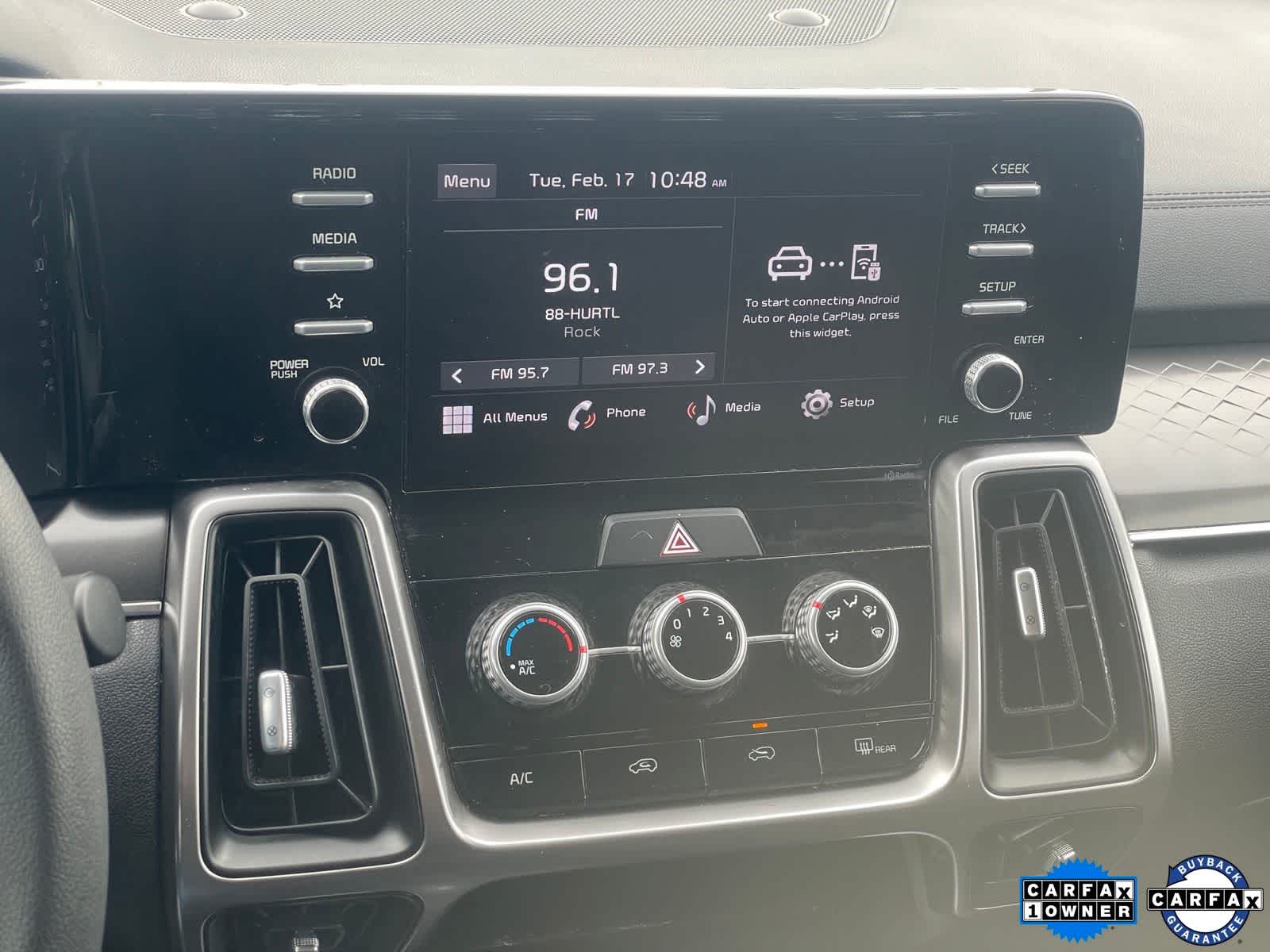 Thumbnail: 2023 Kia Sorento - 17