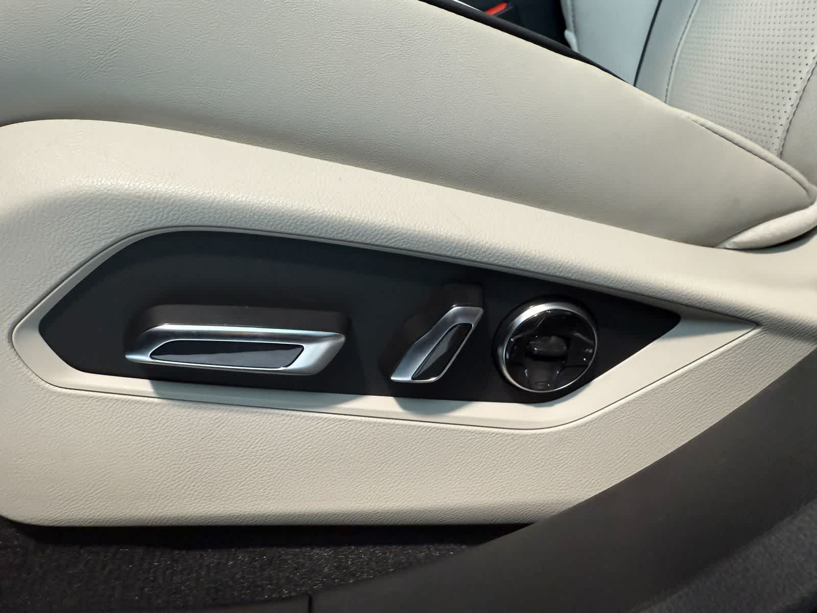 Thumbnail: 2026 Acura RDX - 14