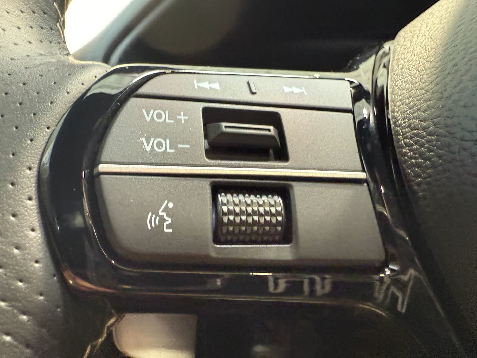 Thumbnail: 2025 Acura ADX - 26