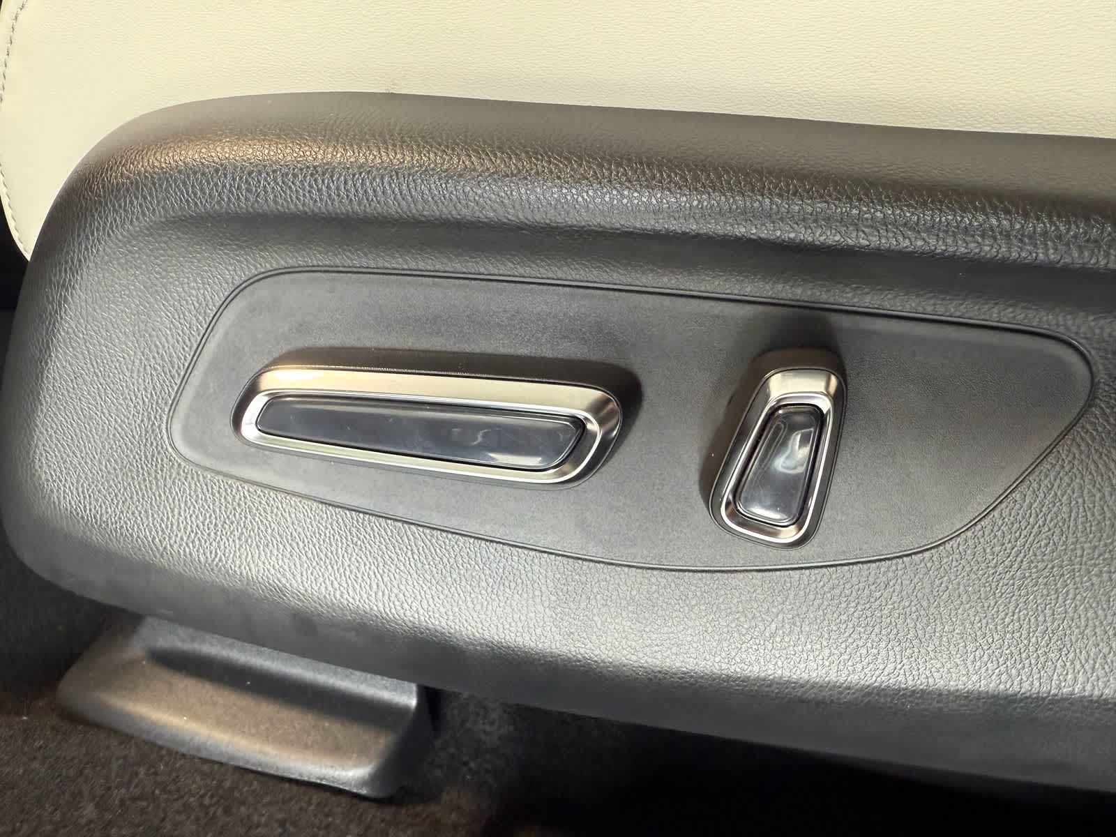 Thumbnail: 2025 Acura ADX - 18