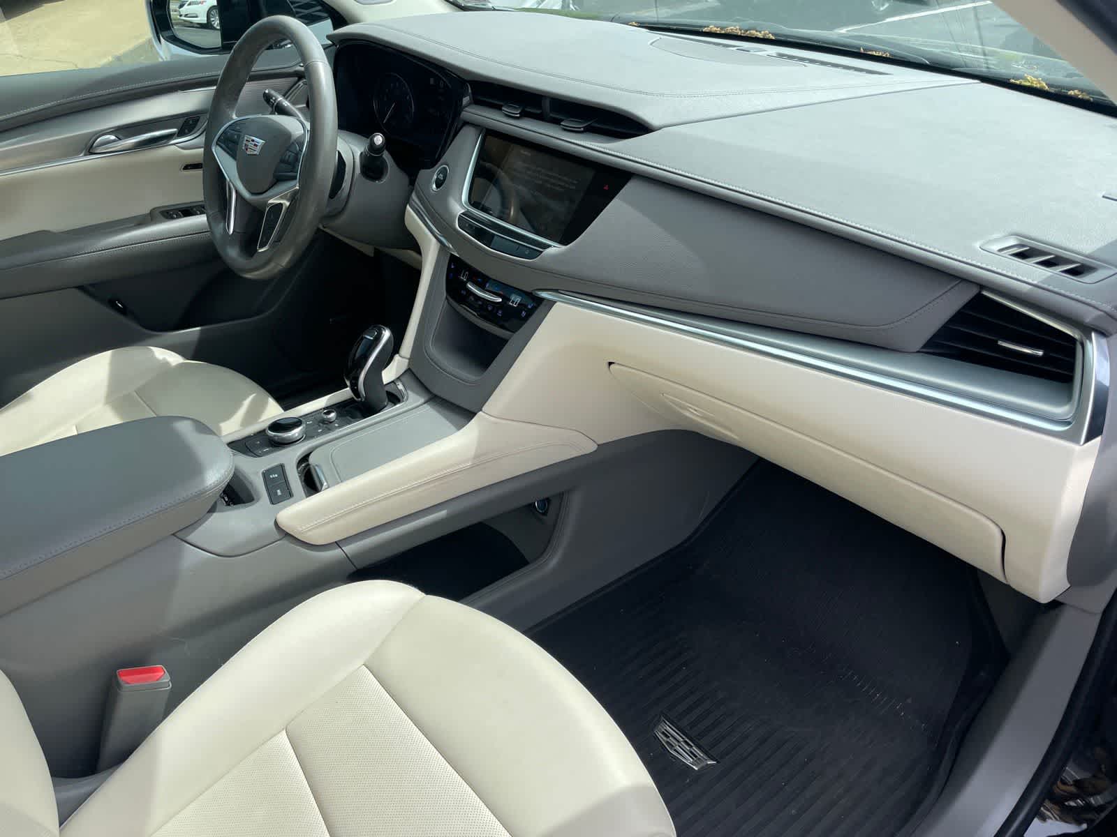 Thumbnail: 2022 Cadillac XT5 - 25