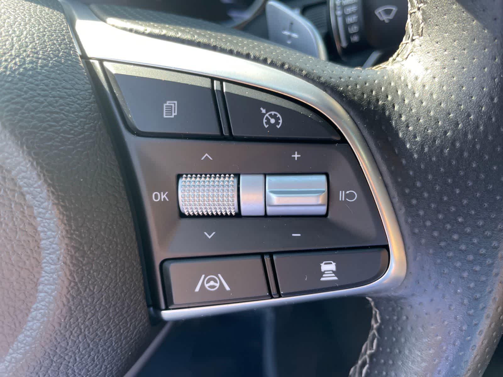 Thumbnail: 2023 Genesis G70 - 14