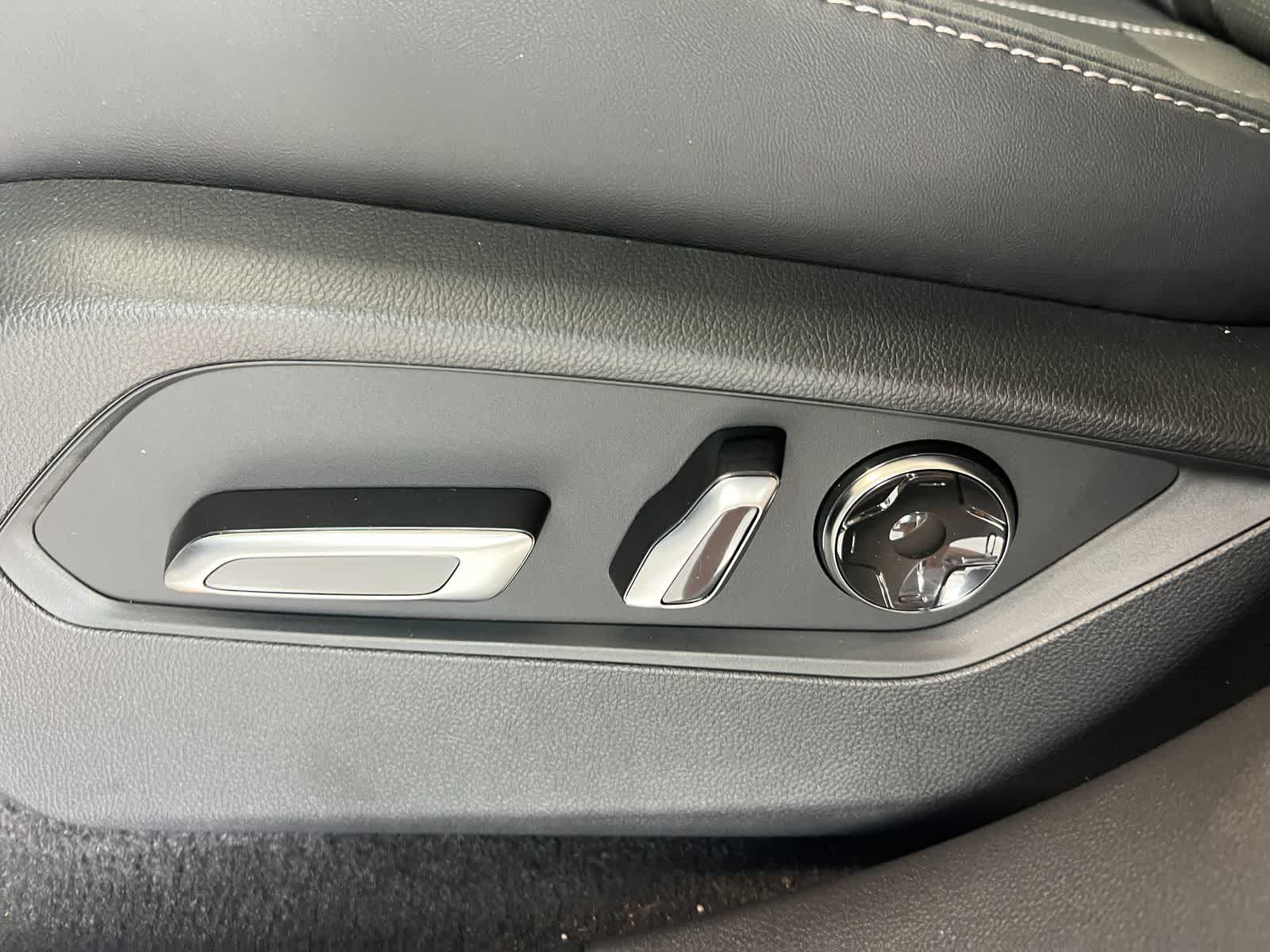 Thumbnail: 2026 Acura RDX - 15