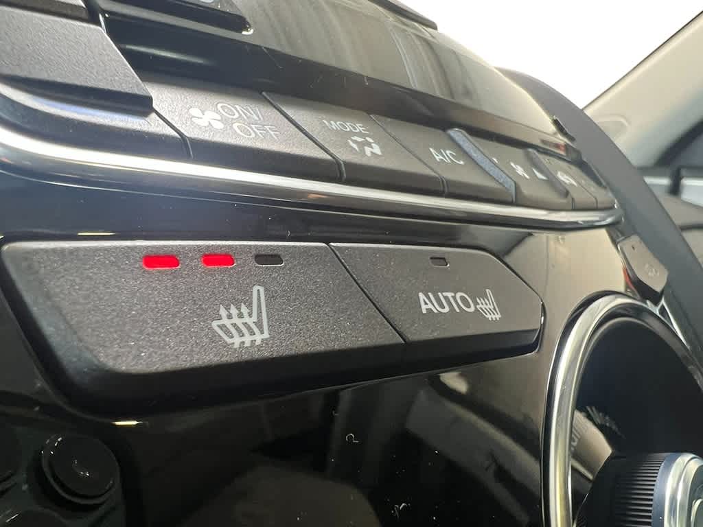 Thumbnail: 2025 Acura RDX - 25