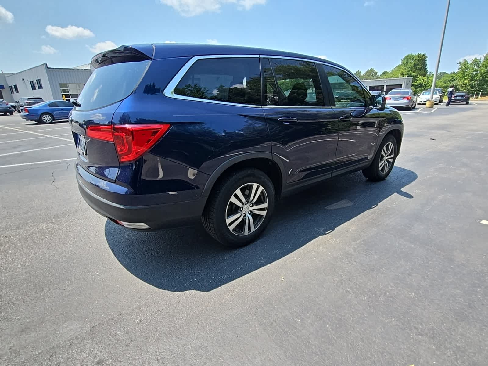 Thumbnail: 2017 Honda Pilot - 13