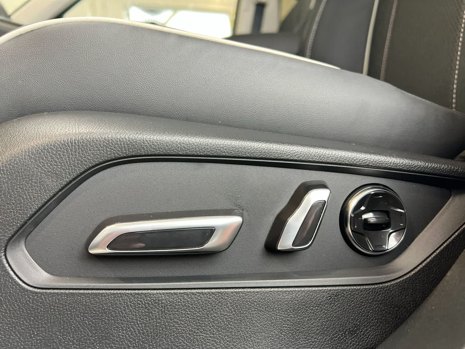 Thumbnail: 2025 Acura RDX - 16