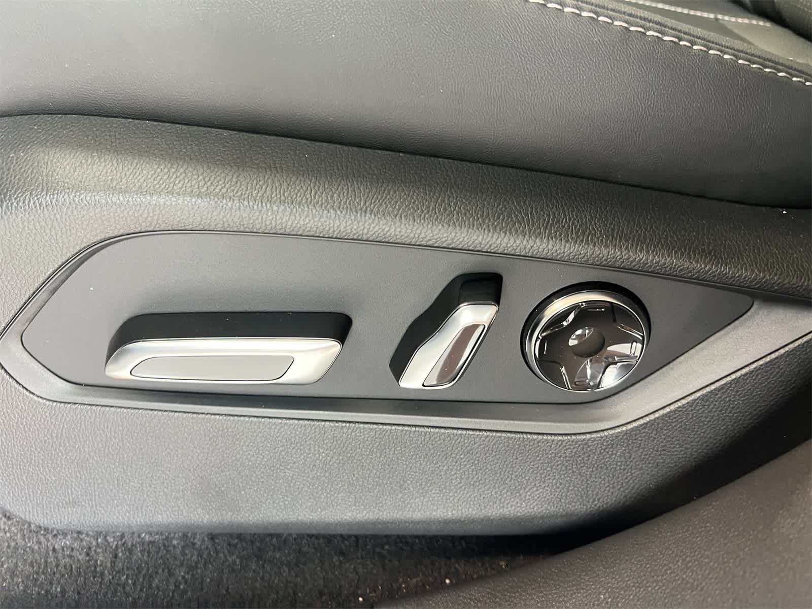 Thumbnail: 2026 Acura RDX - 15