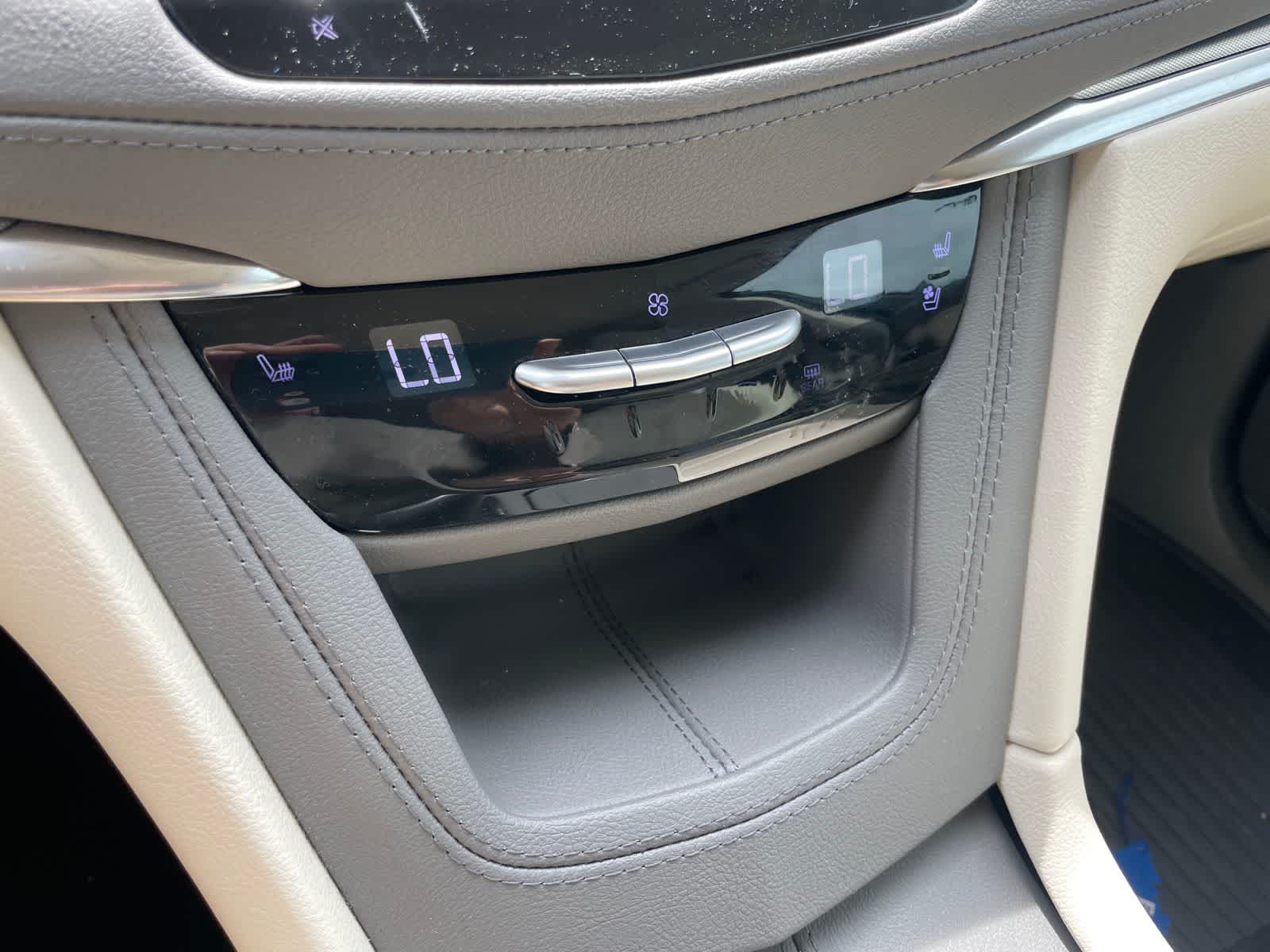 Thumbnail: 2022 Cadillac XT5 - 20