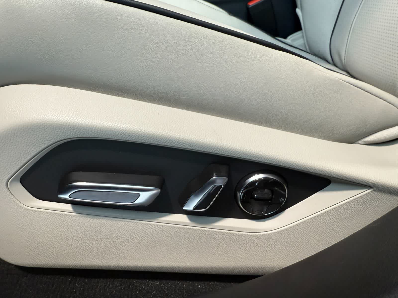 Thumbnail: 2026 Acura RDX - 17