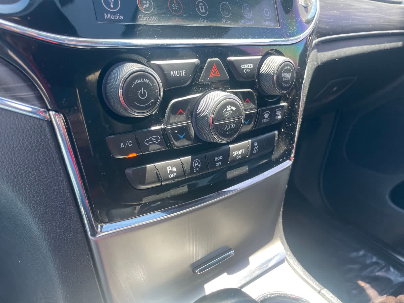 Thumbnail: 2020 Jeep Grand Cherokee - 18