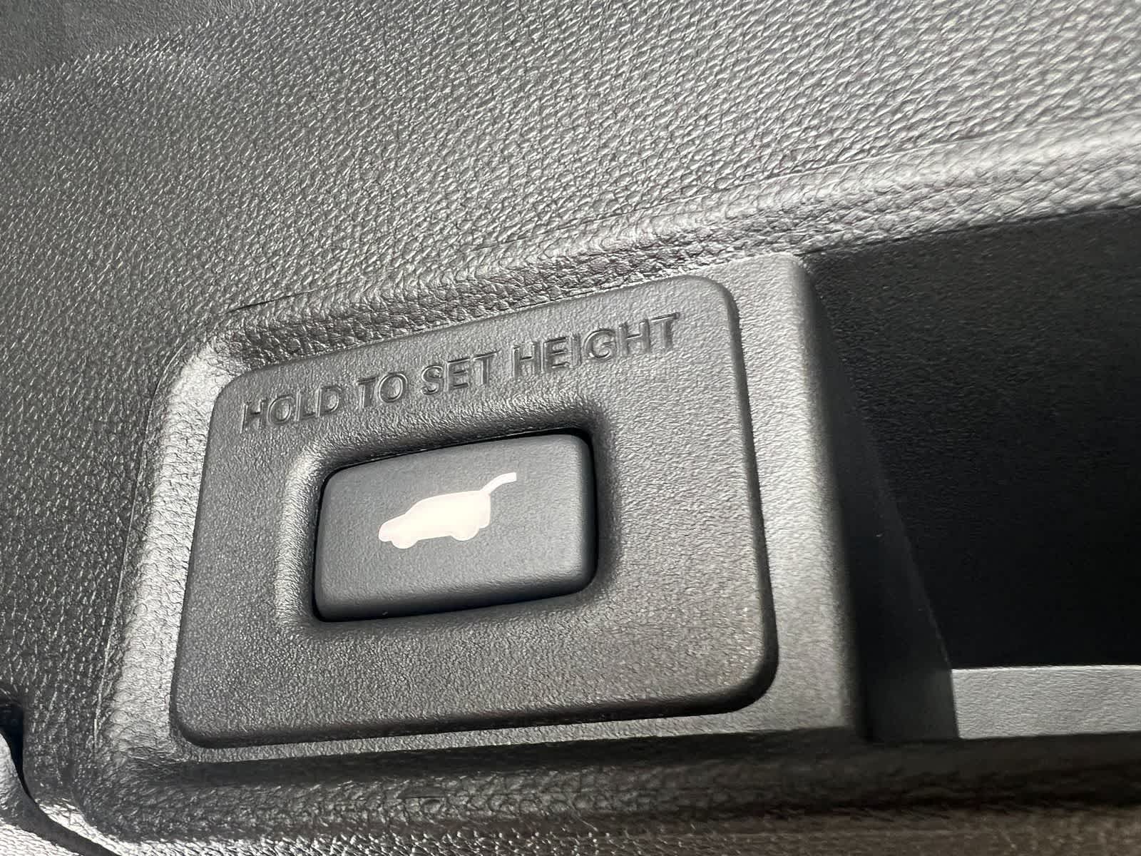 Thumbnail: 2026 Acura RDX - 32