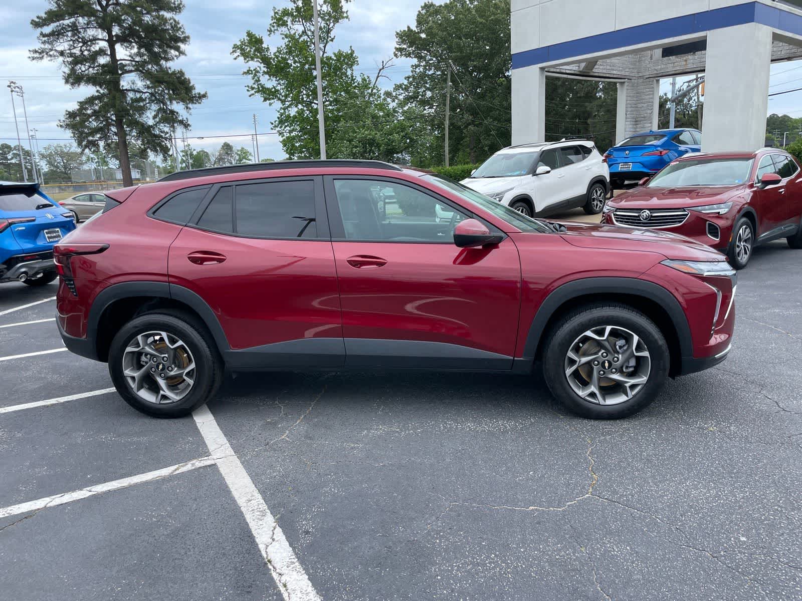 Thumbnail: 2025 Chevrolet Trax - 6