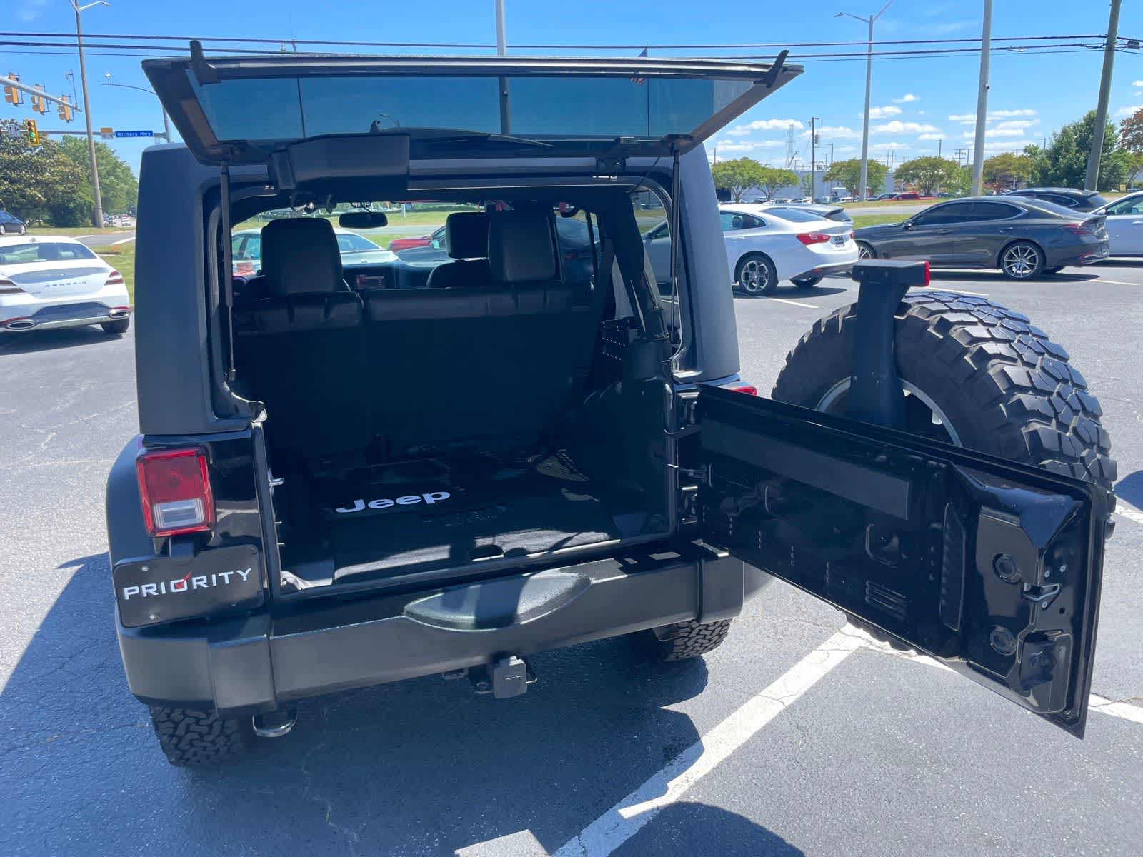 Thumbnail: 2015 Jeep Wrangler - 19