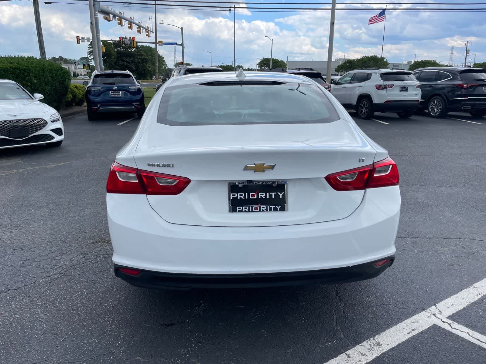 Thumbnail: 2023 Chevrolet Malibu - 4