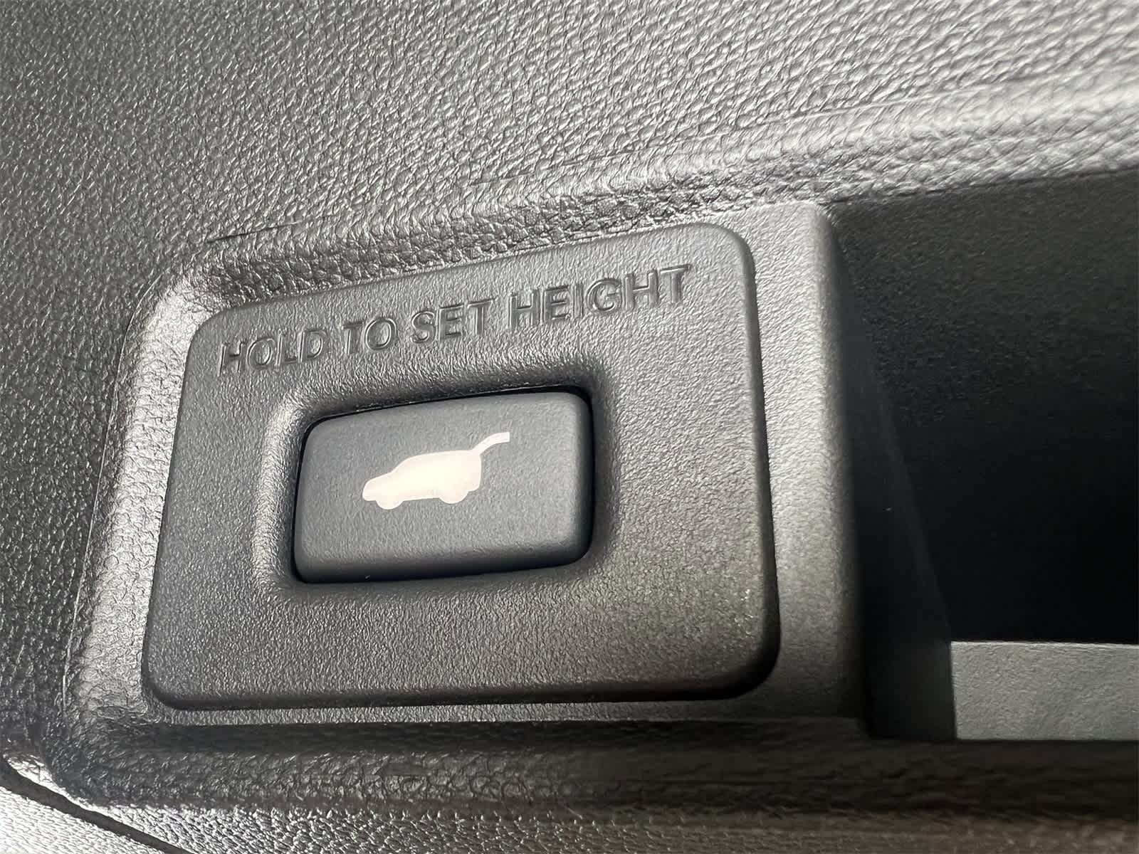 Thumbnail: 2026 Acura RDX - 32