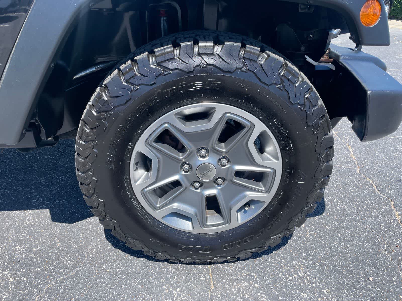 Thumbnail: 2015 Jeep Wrangler - 21