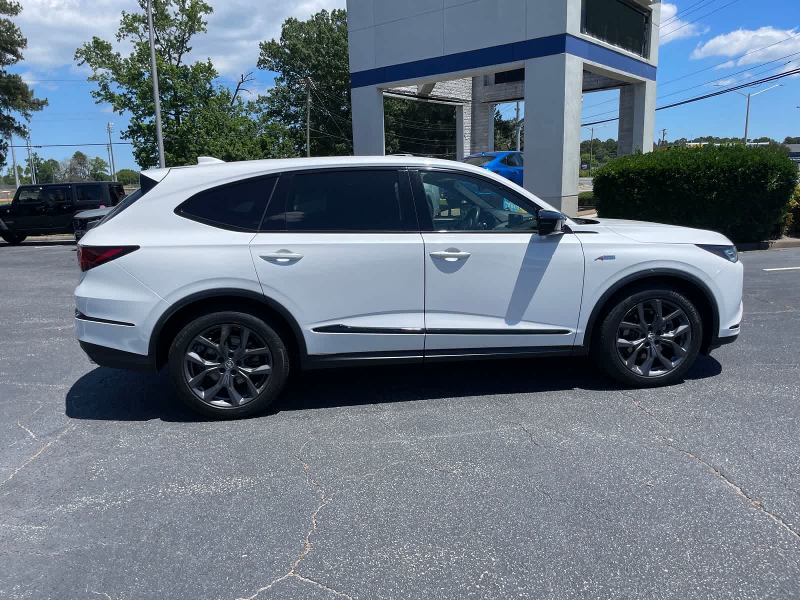 Thumbnail: 2023 Acura MDX - 6