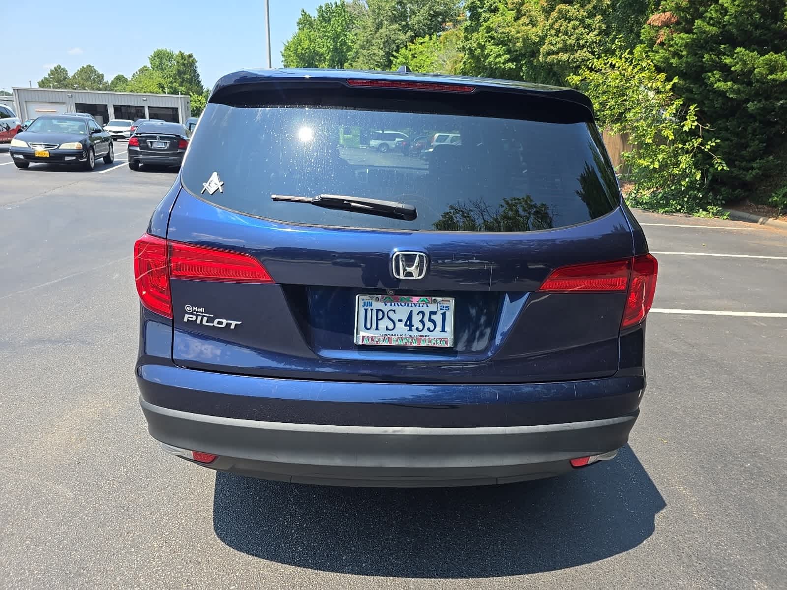 Thumbnail: 2017 Honda Pilot - 8