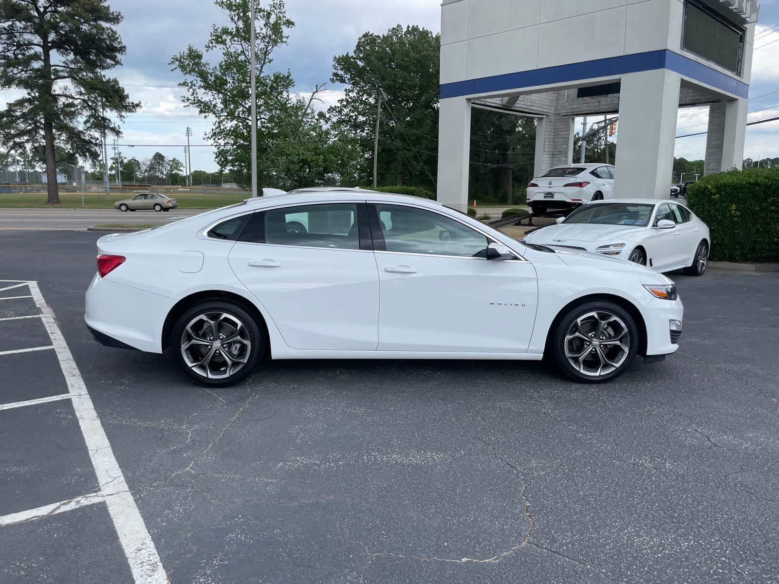 Thumbnail: 2023 Chevrolet Malibu - 6