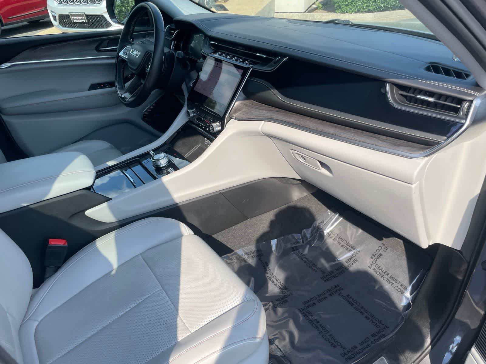 Thumbnail: 2022 Jeep Grand Cherokee - 25