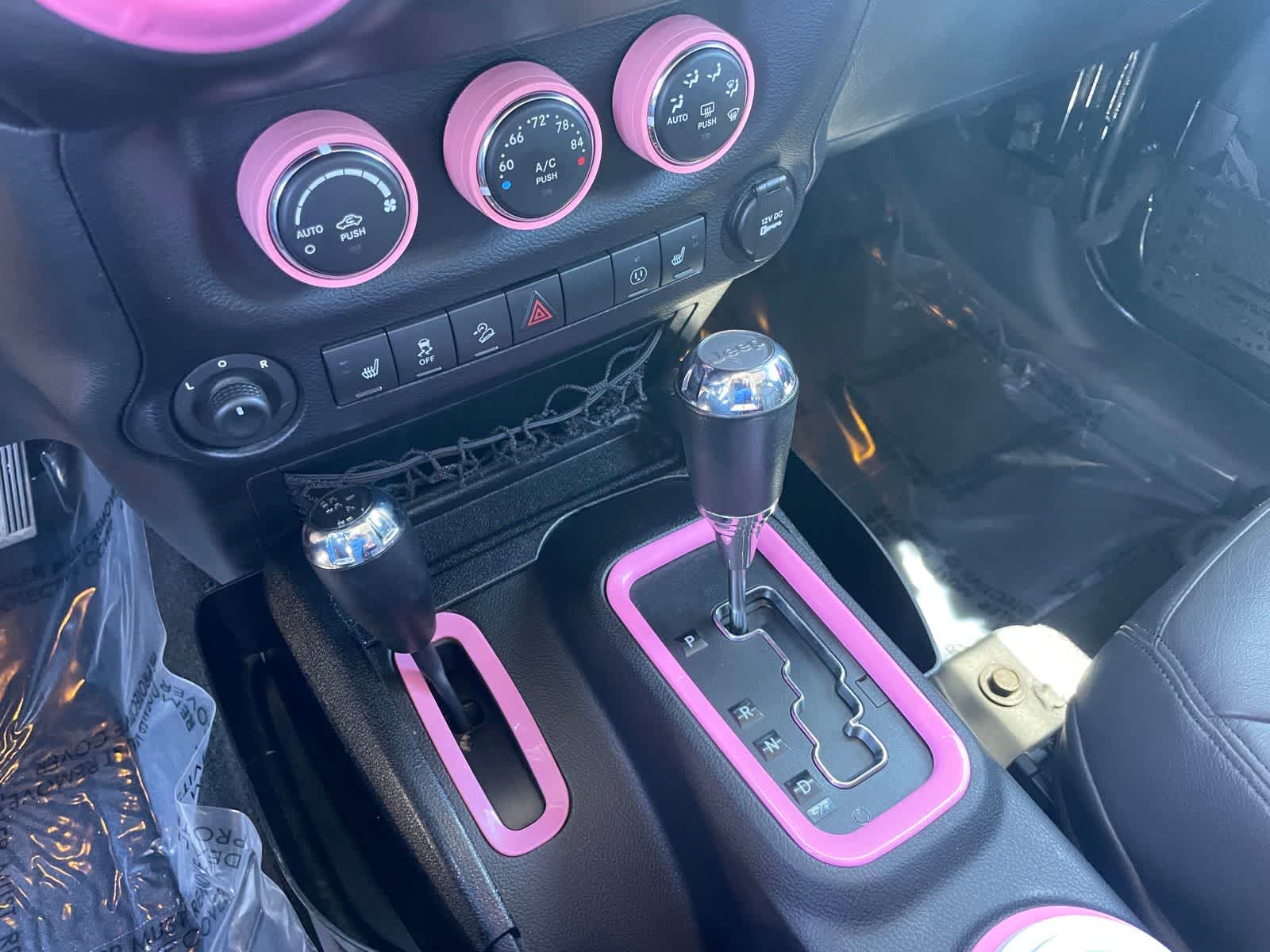 Thumbnail: 2015 Jeep Wrangler - 16