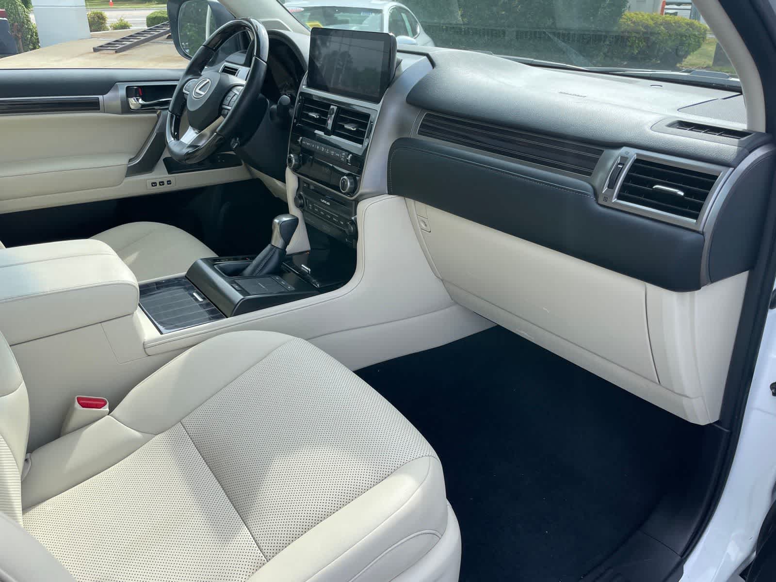 Thumbnail: 2022 Lexus GX - 24