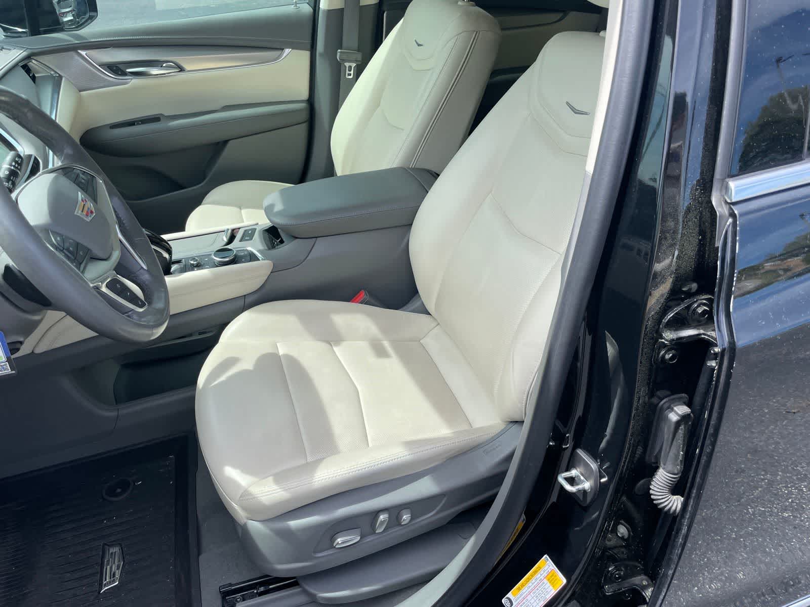 Thumbnail: 2022 Cadillac XT5 - 10