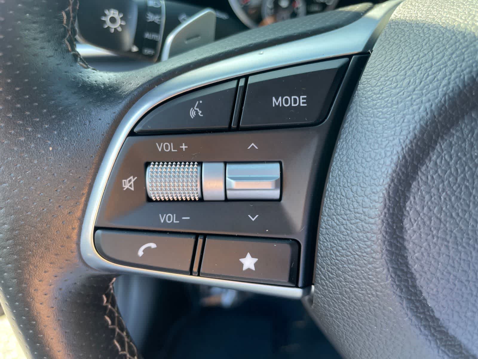 Thumbnail: 2023 Genesis G70 - 13