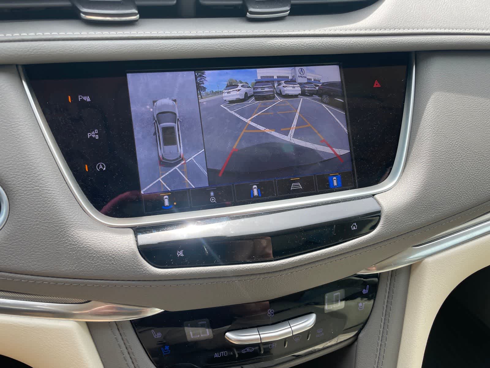 Thumbnail: 2022 Cadillac XT5 - 18