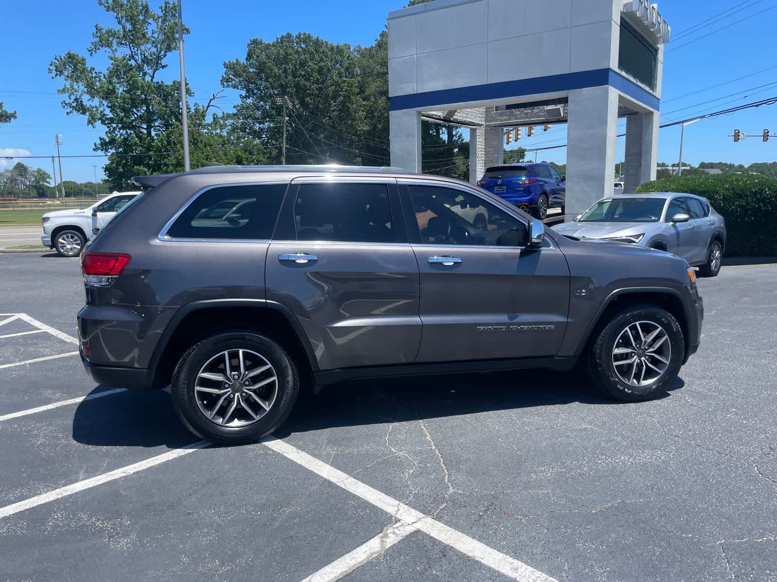 Thumbnail: 2020 Jeep Grand Cherokee - 6