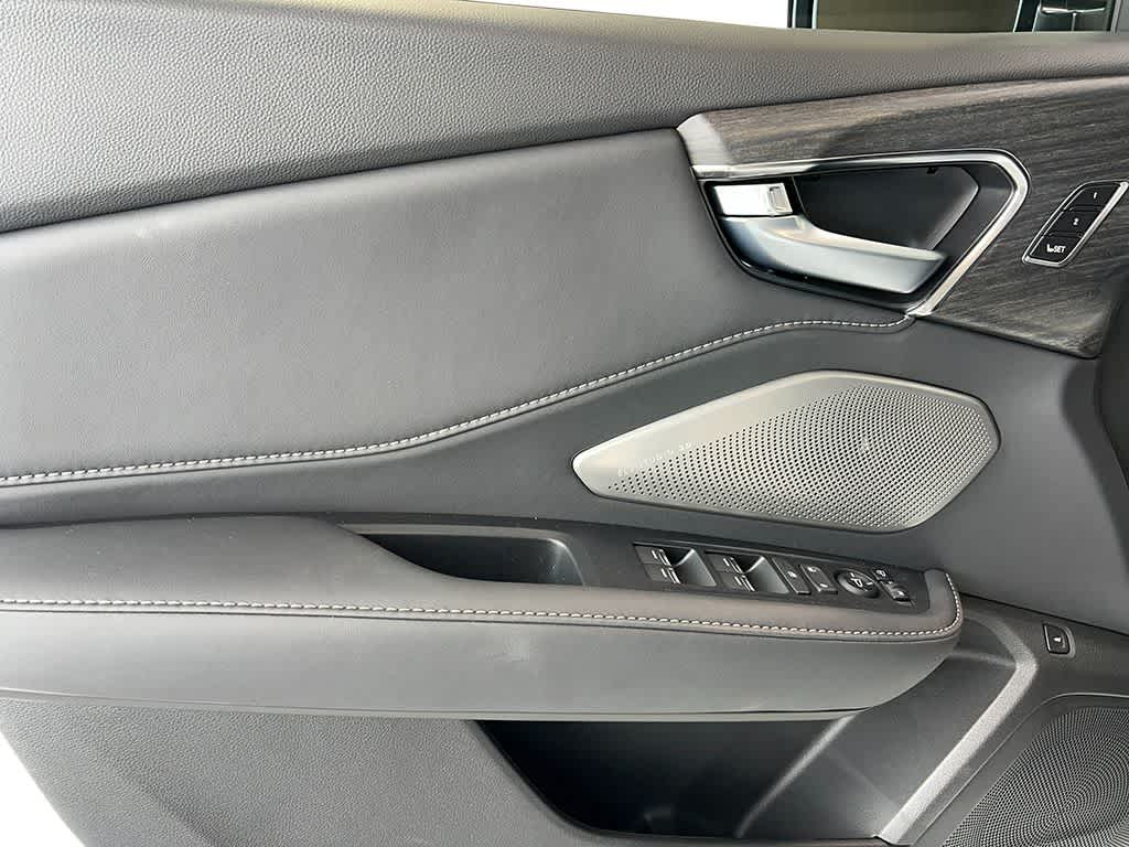 Thumbnail: 2025 Acura RDX - 15