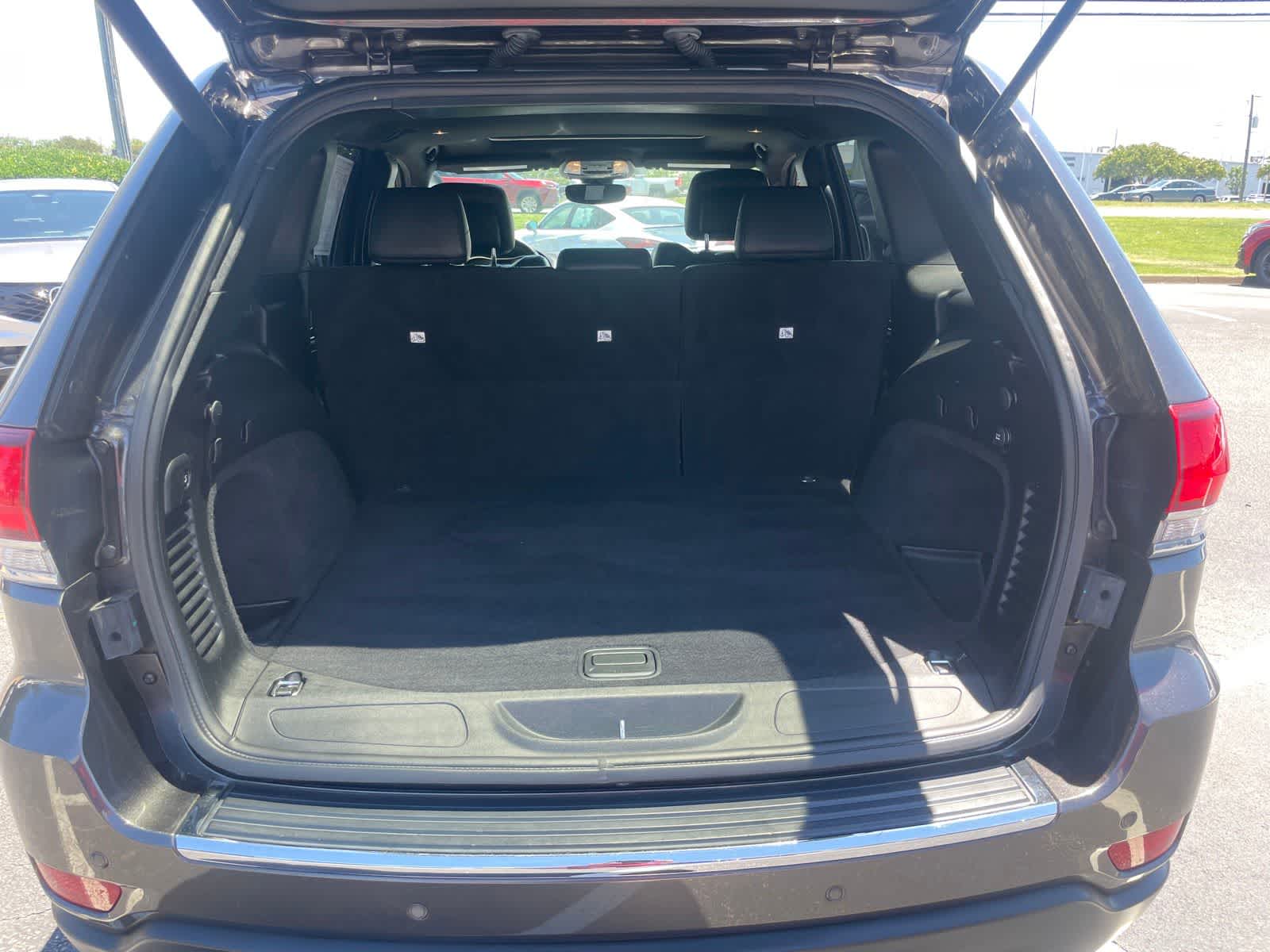 Thumbnail: 2020 Jeep Grand Cherokee - 24