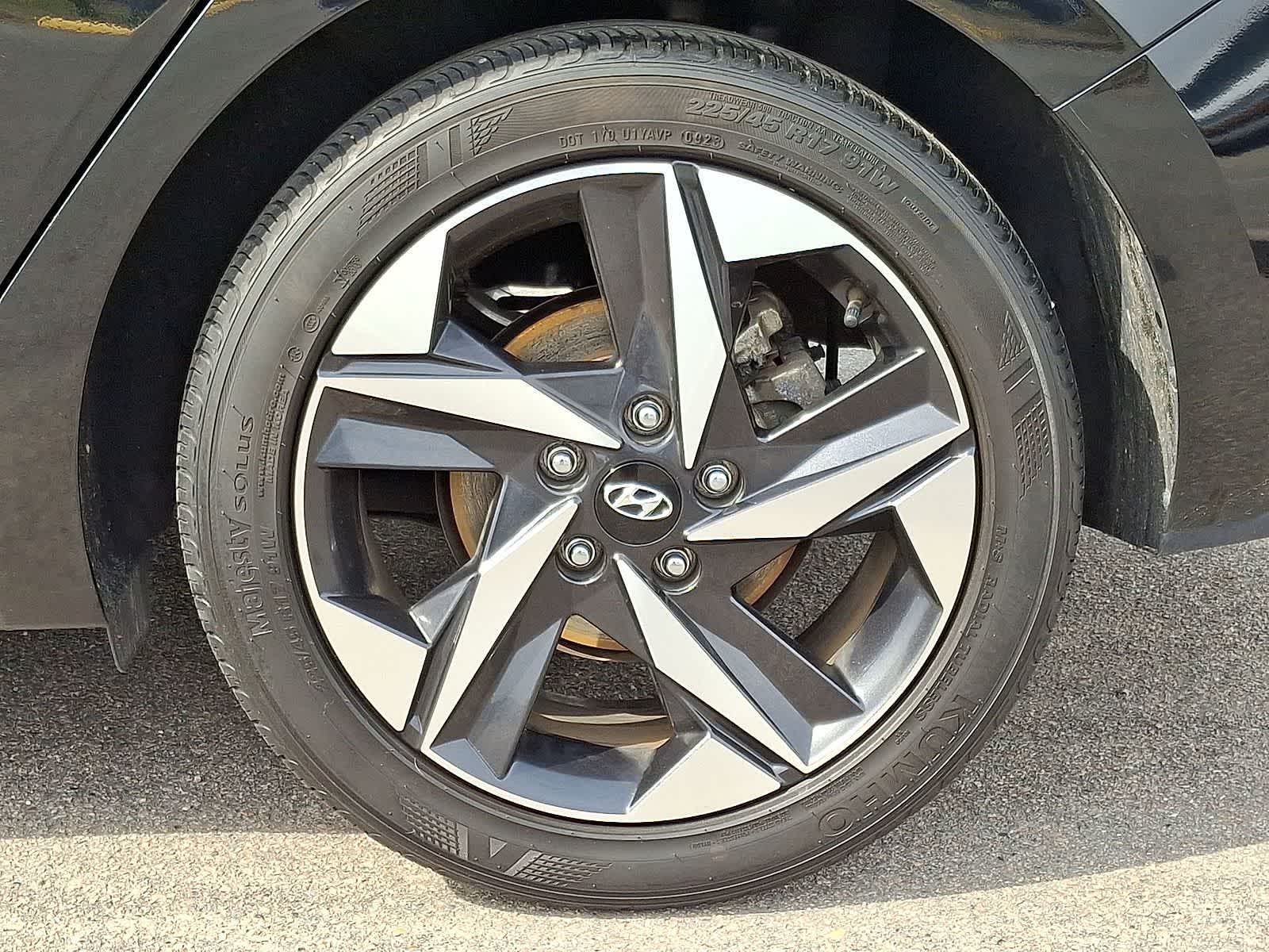 Thumbnail: 2023 Hyundai Elantra - 33