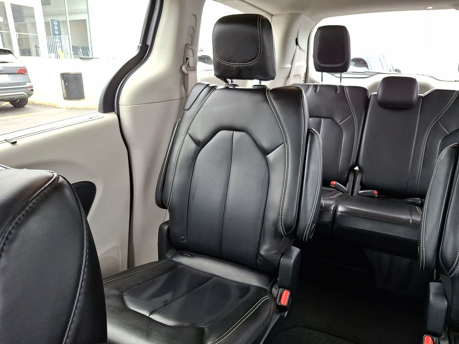 Thumbnail: 2023 Chrysler Pacifica - 10