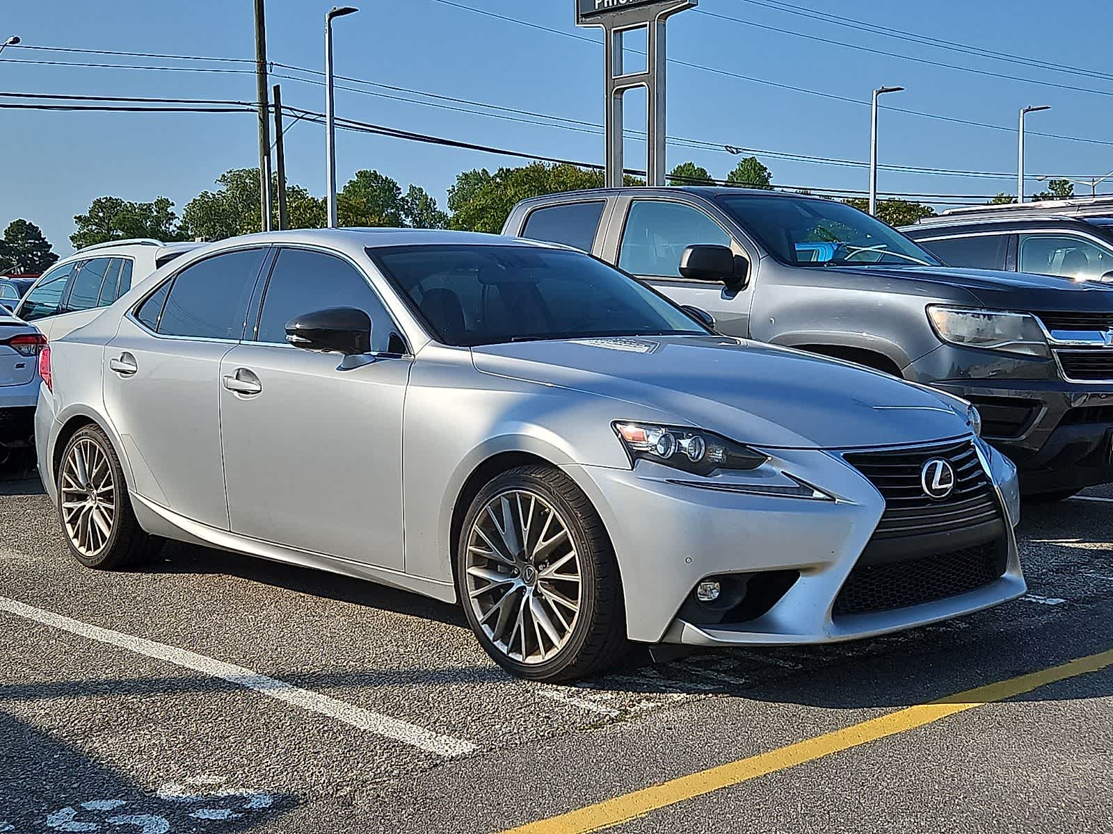 Thumbnail: 2016 Lexus IS - 2