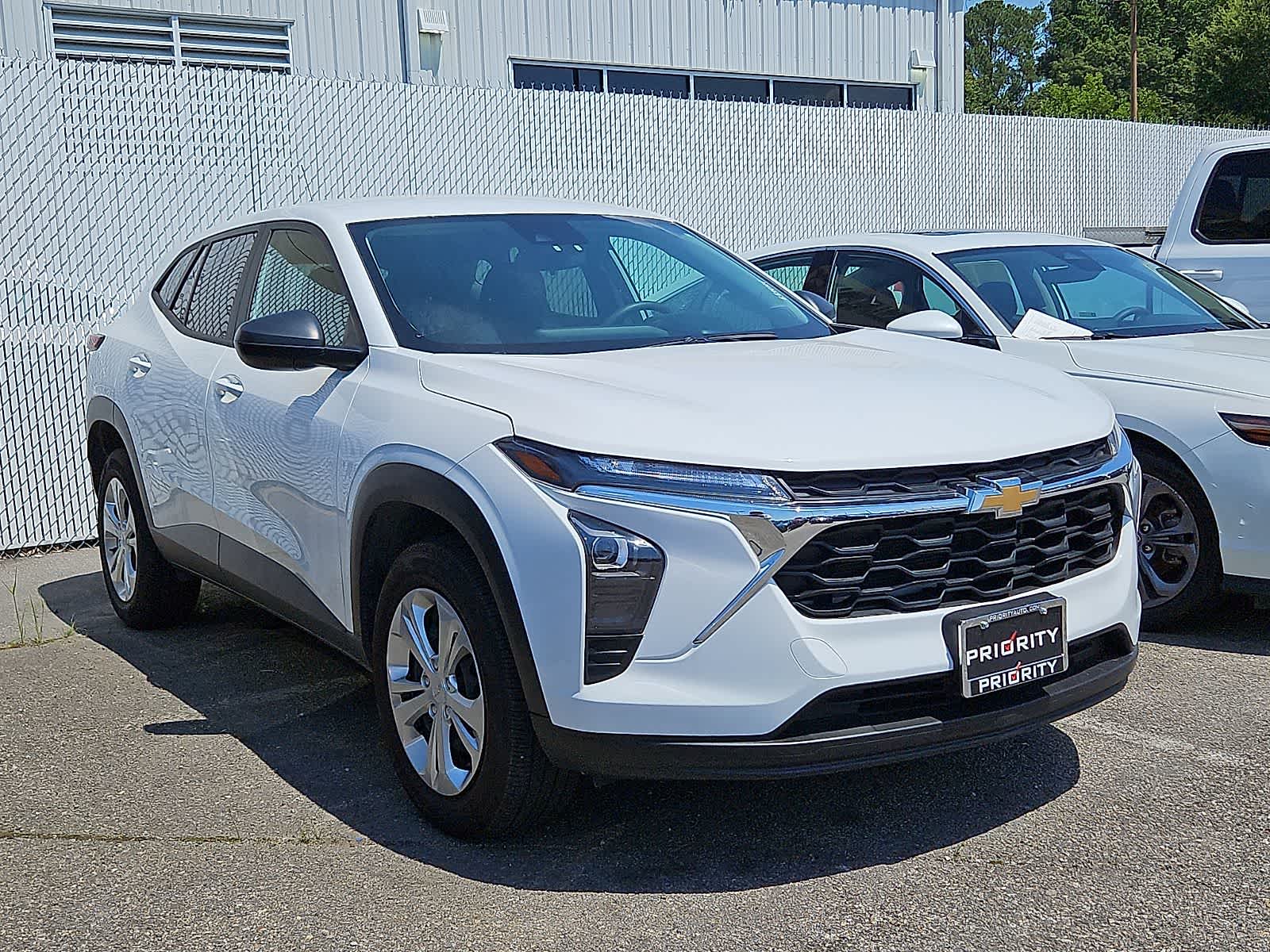 Thumbnail: 2025 Chevrolet Trax - 2